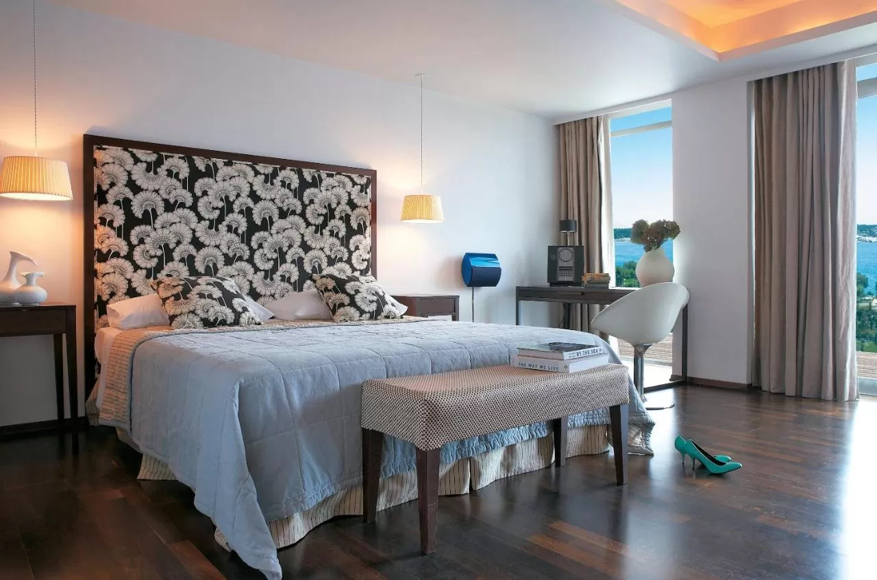Προσφορές για το ξενοδοχείο Vouliagmeni Suites